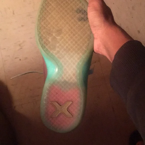 Nike Kobe X (10) Easter - Picture 5 of 7